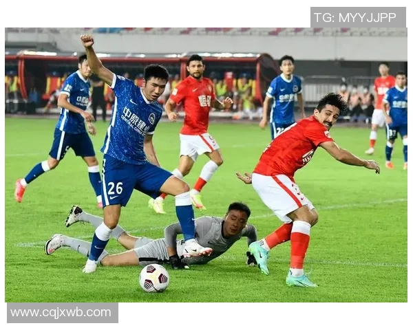 广州足球队边路渗透战术解析与实践探讨 广州足球队边路渗透战术解析与实践探讨