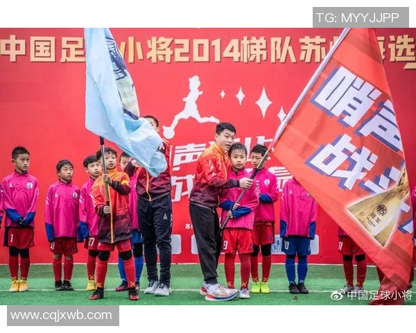 中国足球明星对抗赛盛况空前球迷热情高涨展现足球魅力与团结精神 中国足球明星对抗赛盛况空前球迷热情高涨展现足球魅力与团结精神